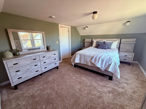 The Blue Jay - Cozy 1-bedroom house in Virginia with WiFi, sleeps 4