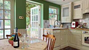 Oven, coffee/tea maker