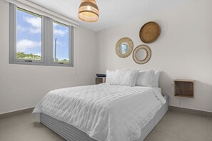 3 Schlafzimmer, Schreibtisch, Bügeleisen/Bügelbrett, WLAN