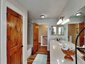 House (5 Bedrooms) | Property amenity