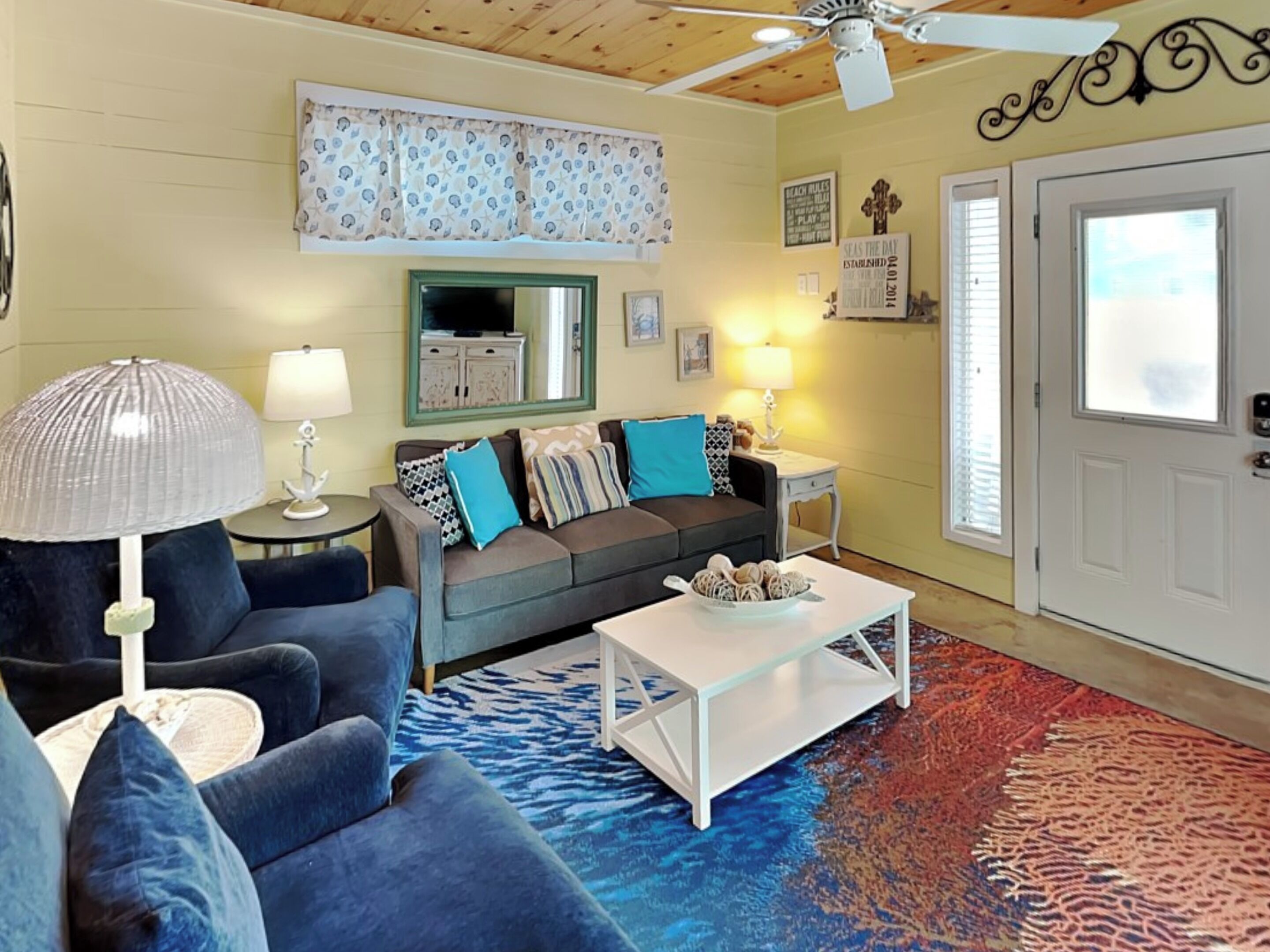 House (4 Bedrooms) | Living area | TV