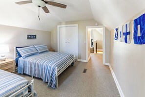 3 bedrooms, desk, travel cot, free WiFi