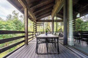 Superior Cabin, Multiple Beds, Kitchen, Courtyard Area | Terrace/patio