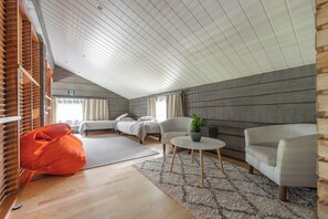 Superior Cabin, Multiple Beds, Kitchen, Courtyard Area | 2 bedrooms, laptop workspace, bed sheets