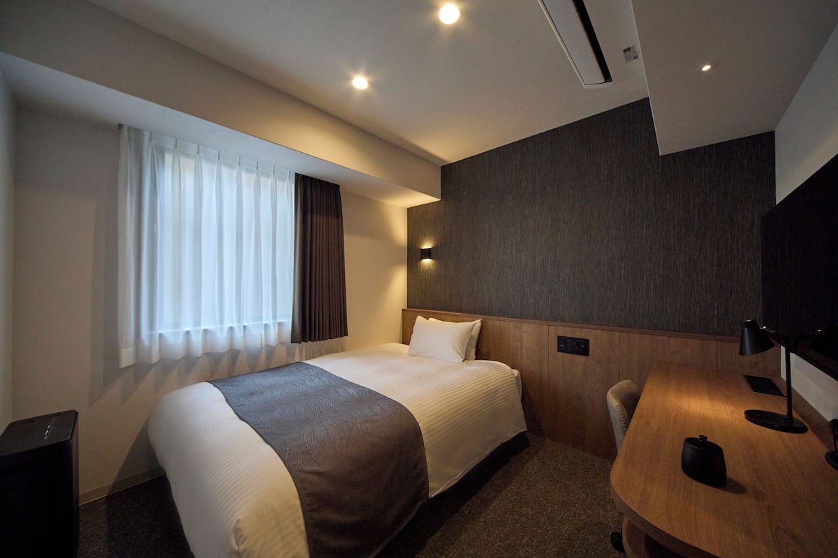 Basic Double Room, Smoking