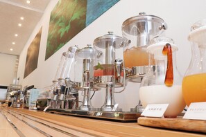 Daily buffet breakfast (JPY 1980 per person)