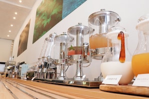 Daily buffet breakfast (JPY 1980 per person)