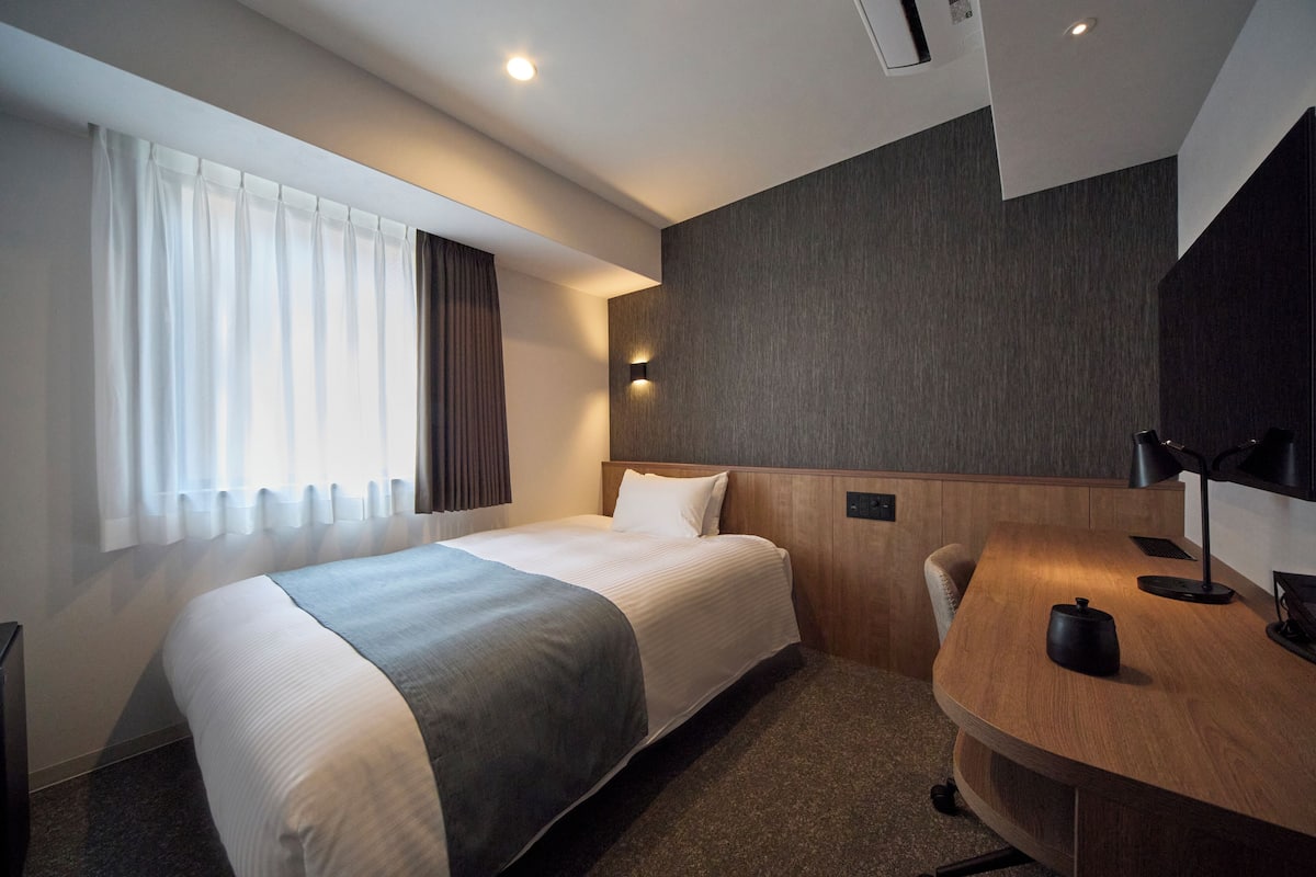 Economy Double Room, Smoking