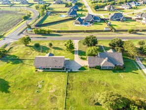 Exterior - The Little Lyla House - Cute home in Waxahachie on almost an acre! (Waxahachie)