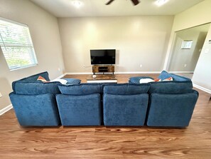 Living area - The Little Lyla House - Cute home in Waxahachie on almost an acre! (Waxahachie)