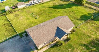 The Little Lyla House - Cute home in Waxahachie on almost an acre!
