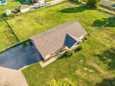 The Little Lyla House - Cute home in Waxahachie on almost an acre!