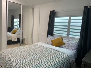 2 bedrooms, iron/ironing board, WiFi