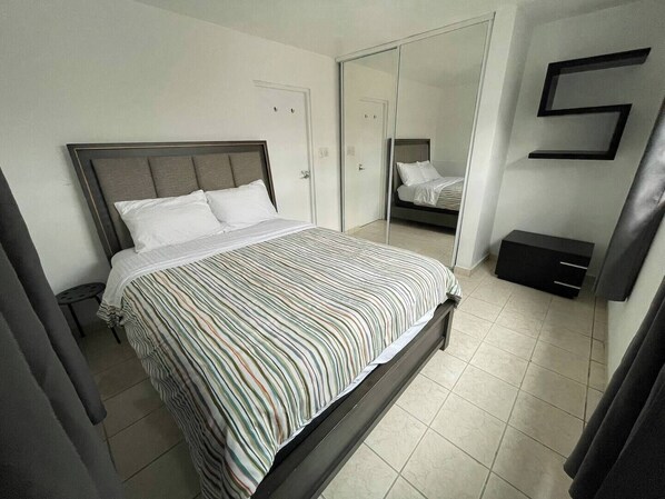 2 bedrooms, iron/ironing board, WiFi - Cozy Gem close to Airport (Carolina)