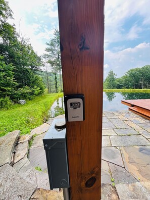 Property grounds - Tranquil Retreat-Pond side on 16 Acres Hunters Welcome (Middleburgh)