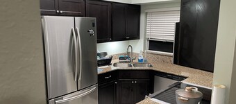 Charming 3-bedroom house with WiFi and AC in serene Ocala