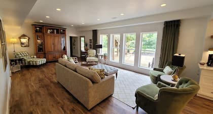 Charming 2bedroom villa in the terrace level of the host home,Completely private