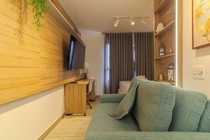 Studio | Pimennysverhot, silitysrauta/-lauta, ilmainen Wi-Fi, vuodevaatteet