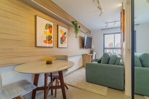 Studio | Pimennysverhot, silitysrauta/-lauta, ilmainen Wi-Fi, vuodevaatteet