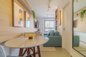 Estudio | Cortinas opacas, tabla de planchar con plancha, wifi gratis