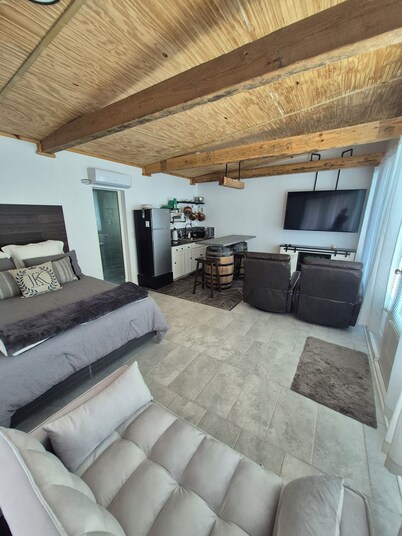 Cozy studio with WiFi and AC in amazing Jemison