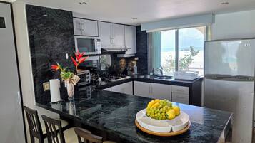 Comfort Apartment, Sea View, Oceanfront | Private kitchen