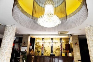 Lobby - Vines Fashion Hotel Lianyungang (Lianyungang)