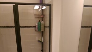 A bathroom with two sinks, a toilet, and a shower area. - Spacious 5-bedroom townhome with WiFi and AC in charming Bolton Landing (Bolton Landing)