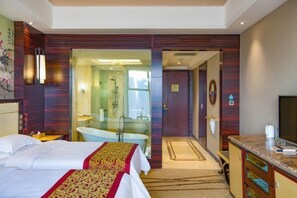 A hotel room with a bed, a bathroom with a bathtub, and a TV. - Kunlun Hotel (Hengshui Zhongxin Street) (Hengshui)