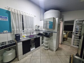 Fridge, microwave, oven, stovetop - BEACH HOUSE WITH POOL PRAIA GRANDE (Praia Grande)