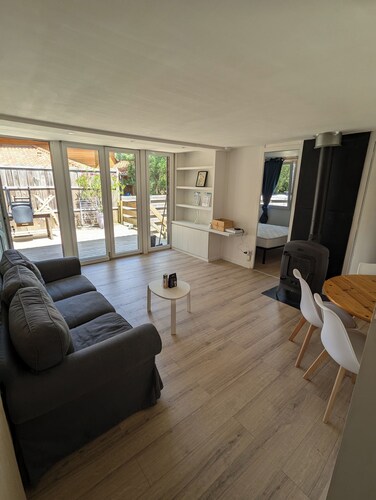 Charming renovated wooden chalet - close to the ocean and nature activities