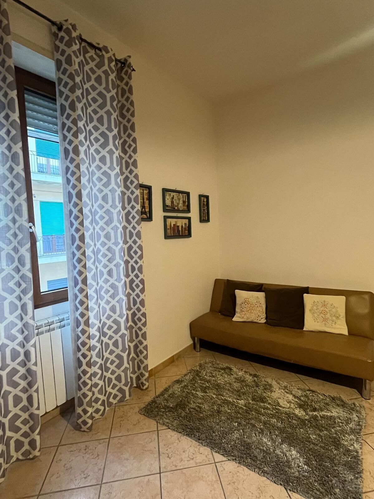 Apartment | Wohnbereich | 32-Zoll-Fernseher mit Digitalempfang