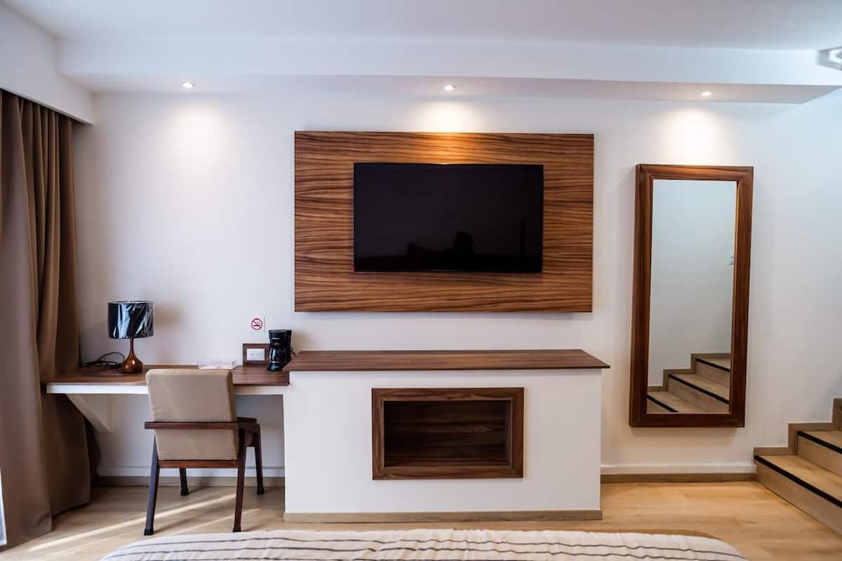 Cortinas blackout, tabla de planchar con plancha y wifi gratis 