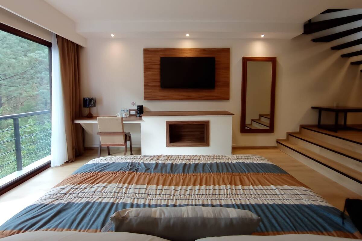 Cortinas blackout, tabla de planchar con plancha y wifi gratis 