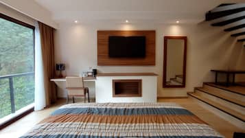 Superior Suite, Mountain View | 3 bedrooms, blackout curtains, iron/ironing board, free WiFi