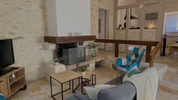 Smart-tv en een open haard