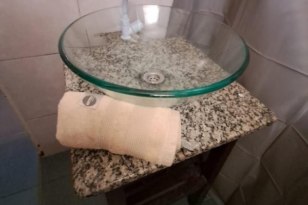 Ducha, toallas, jabón y champú