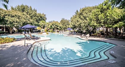 Homey Modern 3BR Retreat w/Resort Pool