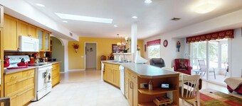 Cozy 2BR Home in Sun City West!