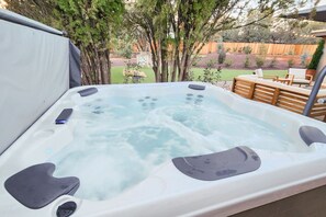 Outdoor spa tub - Sedona Oasis: Luxe Home w/ Views, Hot Tub, & More! (Sedona)