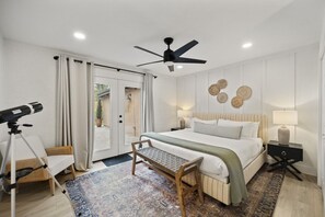 4 habitaciones, escritorio y tabla de planchar con plancha 