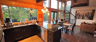 Modern Mountainside Retreat w/Hot Tub, WiFi, Kitchen & Scenic Views