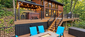 Modern Mountainside Retreat w/Hot Tub, WiFi, Kitchen & Scenic Views