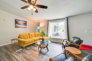 TV - Near Hiking & Fishing: Dale Home w/ Deck! (Dale)