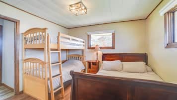 2 bedrooms, desk, iron/ironing board, travel crib