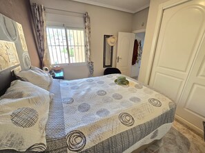 2 bedrooms, iron/ironing board, WiFi, bed sheets
