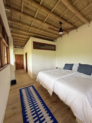 2 bedrooms, WiFi, bed sheets - Colorful Villa in Quebrada Valencia (Santa Marta)