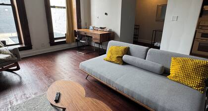 Family Friendly 2 Bedroom Full Kitchen Free Laundry Work Space