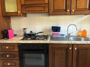 Private kitchen - Modern Apartment Near Station and City Center (Alessandria)