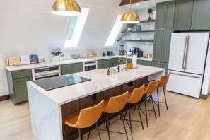 Fridge, microwave, oven, stovetop - TreeTops Ayframe, Supersized AFrame on the River with Hot Tub (Indian River)